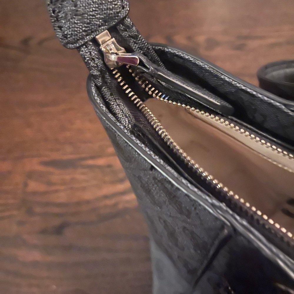 GUESS TOTE BAG - Picture 6 of 8